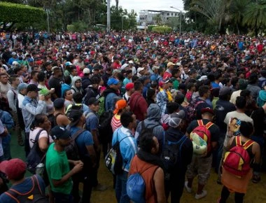 Οργανωμένο σχέδιο θυμίζουν τα «καραβάνια» των «μεταναστών» από την κεντρική Αμερική